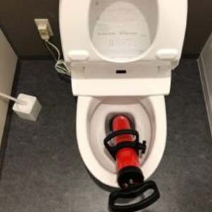 ''名古屋でイレつまり…'' ''名古屋でイレつまり…''